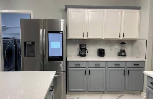 North San Antonio - SAT House | 5 king beds 155” 10 seat theater room & pool table