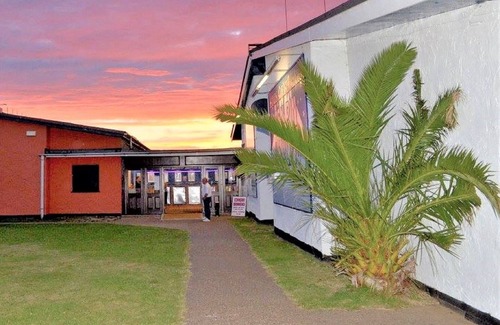 Great Yarmouth House | 5* Light & Airy Chalet 5min walk 2 beach nr BroadsSunbeach Chalets 143 a contemp