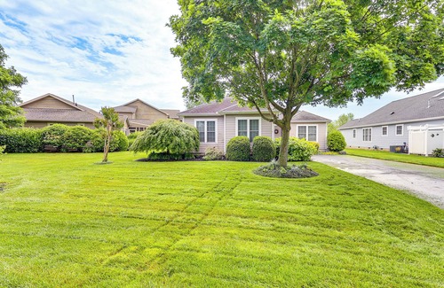 Lewes Cottage | 5 Mi to Beach: Lewes Home w/Deck & Pond View