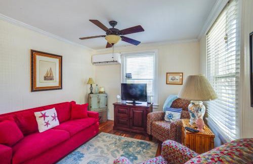 Mossy Oaks House | 5 Mi to Downtown Beaufort Pet-Friendly Cottage!