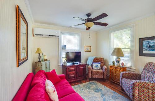 Mossy Oaks House | 5 Mi to Downtown Beaufort Pet-Friendly Cottage!