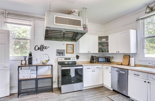 Jackson House | 5 Mi to Dtwn Jackson: Family-Friendly Home!