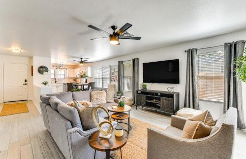 Gilbert House | 5 Mi to Dtwn Modern Gilbert Getaway with Yard!