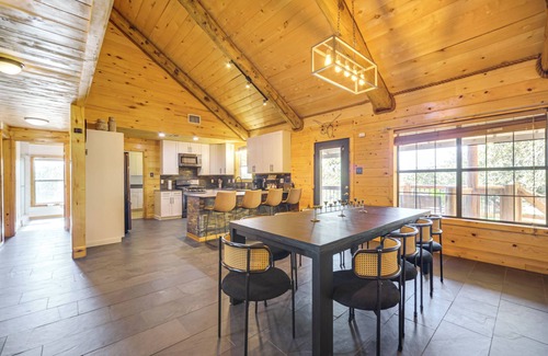 Dripping Springs Cabin | 5 Mi to Dtwn Dripping Springs: Cabin w/Jacuzzi!