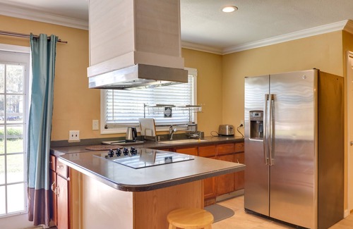 Fruitland Park Apartment | 5 Mi to Lake Sumter Landing: Bright Home w/Patio