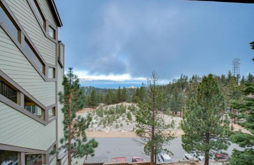 Tahoe Village House | 5 Mi to Lake Tahoe Stateline Townhome