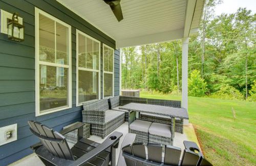 Central House | 5 Mi to Memorial Stadium and Beach Modern Townhome