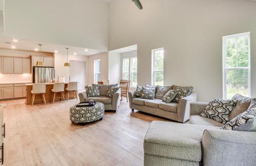 Central House | 5 Mi to Memorial Stadium and Beach Modern Townhome