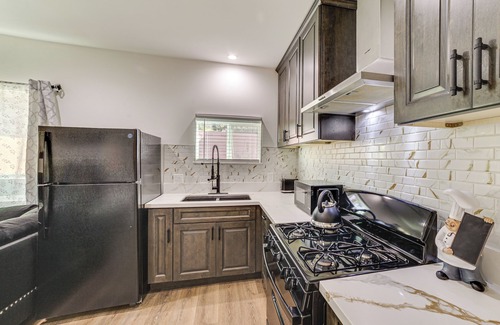 Sylmar House | 5 Mi to Metrolink: Pet-Friendly Los Angeles Home!