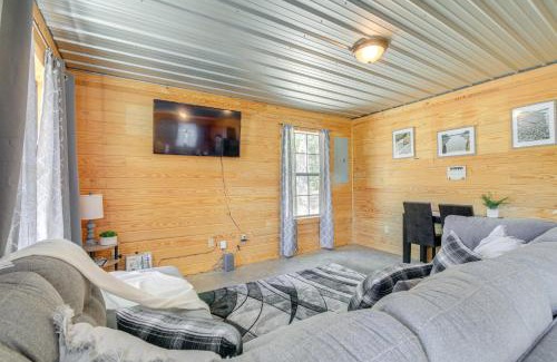 Sardis House | 5 Mi to Sardis Lake Pet-Friendly Cabin Rental