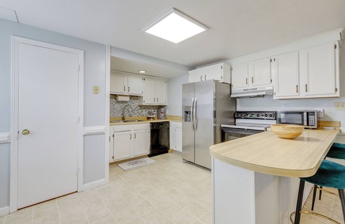 Auburn House | 5 Mi to to Downtown Worcester: Quiet Townhome