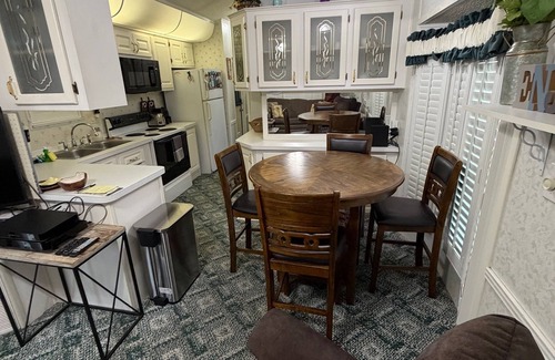Kissimmee Cottage | 5 miles from Disney & Universal!