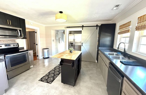Knoxville House | 5 min downtown/Long Term Avail/3Bed2Bath