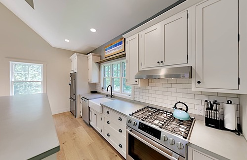 Katama House | 5 Min Drive to Beach/Downtown
