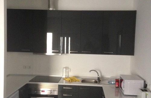 Maia House | 5 min from airport 2-bedroom house - sleeps 4