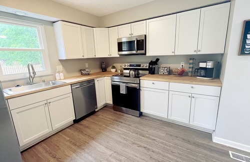 Fishers House | 5 min from downtown Fishers, IN! 4bd, 2.5ba, dog friendly w/deck & grill, games