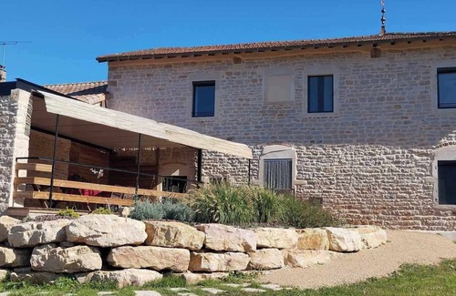 Saint-Benigne House | 5 min from Pont de Vaux, 15-person gîte with billiards, pétanque court