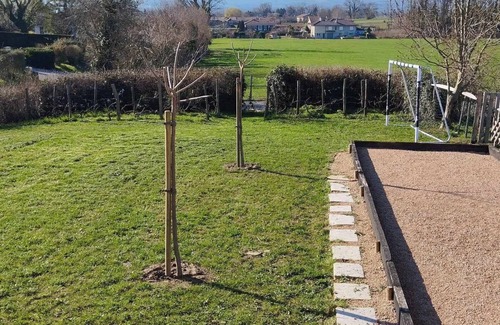 Saint-Benigne House | 5 min from Pont de Vaux, 15-person gîte with billiards, pétanque court