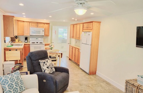 Naples Park House | 5 min to Bchs. Beach Pass Included! Avail Jan 2026 21 nt min.