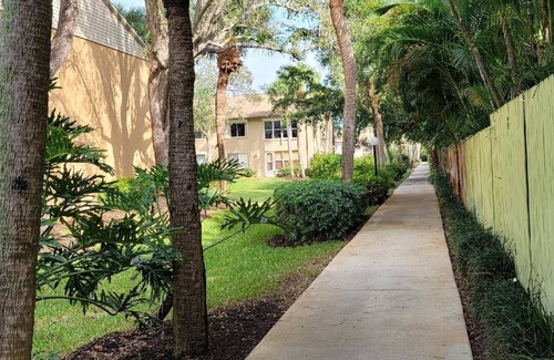 Kings Lake Condo | 5 min to downtown and beachs