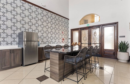 Valencia Apartment | 5 min to Six Flags Magic Mountain/Cozy 1BD Apartment/Community amenities