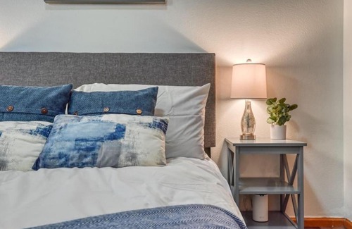 Gleneagle House | 5 Min to USAFA - Private 3 Bdr upstairs apartment