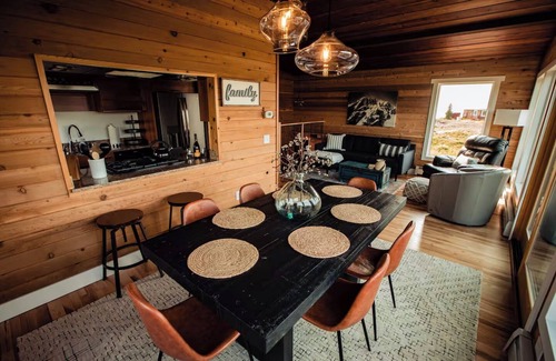 Anchorage House | 5 min walk to Flattop Trailhead! Aurora! Sauna! Amazing mountain views.