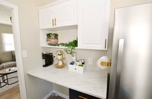 Harters Heights House | 5 min walk to Notre Dame! Modern home (517)