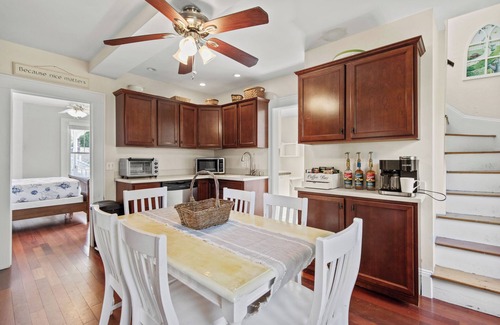 Ocean Park House | 5 Min Walk to Beach, Huge Deck, Ocean View, Beach Gear - Perfect Family Escape!