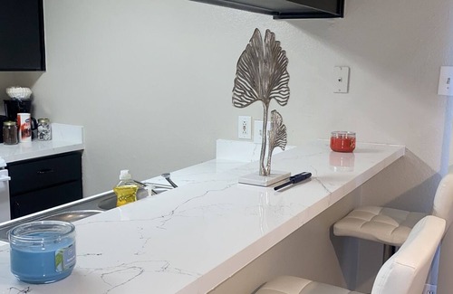 Humble Apartment | 5 Mins From IAH Remodeled/ FamilyApt/ Free Parking & Wifi