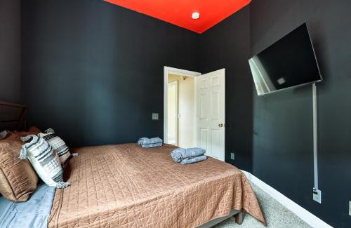 Metropolitan House | 5 mins to DT, Forsyth & Starland - Mini Gym - Balcony - Parking