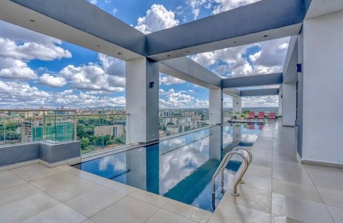 Westlands Apartment | 5 mins to popular shopping malls and diners