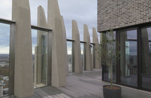 Cathedrals Apartment | 5 mins to Southwark tube station, luxury flat with superb viewing