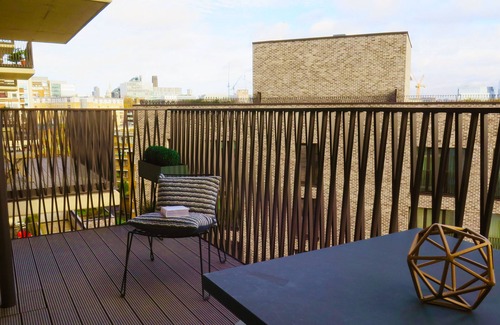 Cathedrals Apartment | 5 mins to Southwark tube station, luxury flat with superb viewing