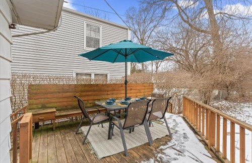 South Bend House | 5 Mins to UND - Cozy 4BD with BBQ & Pool Table