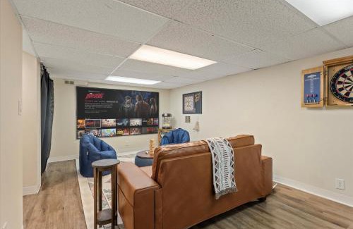South Bend House | 5 Mins to UND - Cozy 4BD with BBQ & Pool Table
