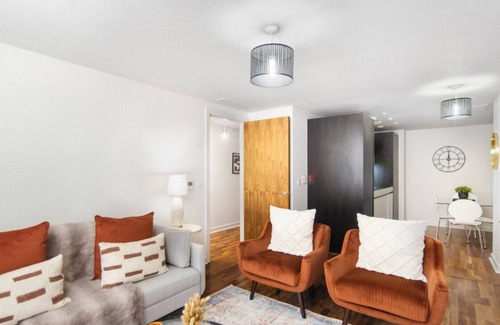 St Luke's Apartment | 5 Mins Walk to Moorgate | Tranquil City Retreat