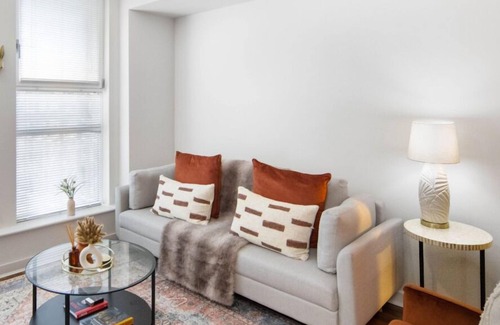St Luke's Apartment | 5 Mins Walk to Moorgate | Tranquil City Retreat