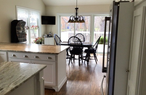 Pittsford House | 5 Minute walk to the Erie Canal with a perfect location to view the eclipse.