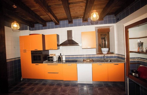 Miranda de Azan Cottage | 5 minutes from Salamanca and Vía de la Plata, large groups Villas de Miranda