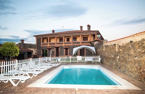 Miranda de Azan Cottage | 5 minutes from Salamanca and Vía de la Plata, large groups Villas de Miranda