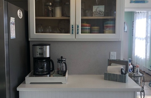 Charlestown House | 5 minutes to beautiful RI beaches! Inviting home with outdoor shower, fire pit.