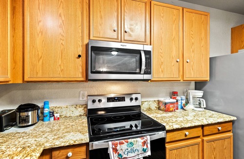 Far North Central House | 5 minutes to SixFlags and UTSA! 3BR