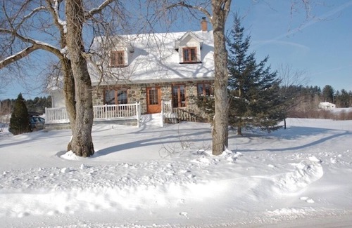 Sutton House | 5 minutes to Sutton! Family-sized house with a stunning view of Mont Sutton