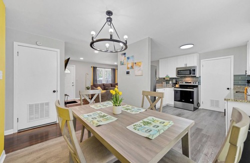 Portsmouth House | 5 Minutes to the Casino!Family sized home 3 bedroom with patio and a game room