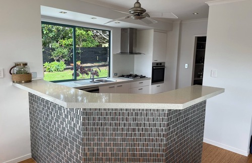 Manly House | 5 minutes to the beach.Large sunny beach house. Pet friendly