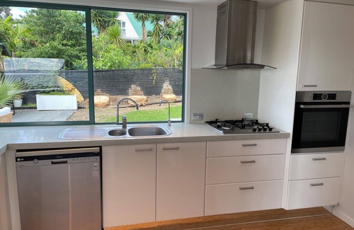 Manly House | 5 minutes to the beach.Large sunny beach house. Pet friendly