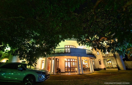 Yatinuwara House | 5 minutes to the Royal Botanical Gardens! King sized Bed & KTV room