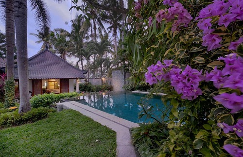 Saba Villa | 5 Minutes Walk to Beach! 4 BR Villa near Saba Beach, Close to Safari Marine Park