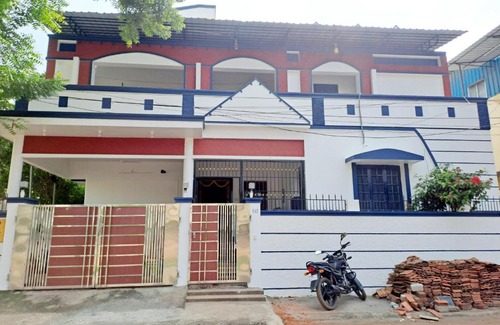 Chromepet House | 5 minutes walk to Rela 7 minutes drive to Airport AC Kitchen Bedroom3